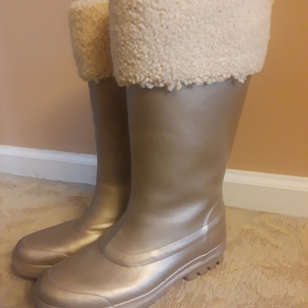 UGG rainboots